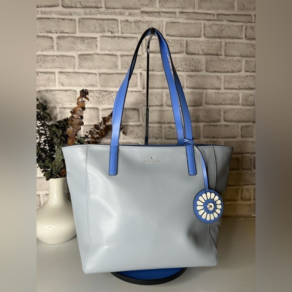 Kate Spade New York Rosa Leather Tote zip top closure blue EUC floral charm